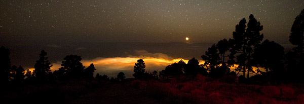 Über den Wolken, der Mond erlischt